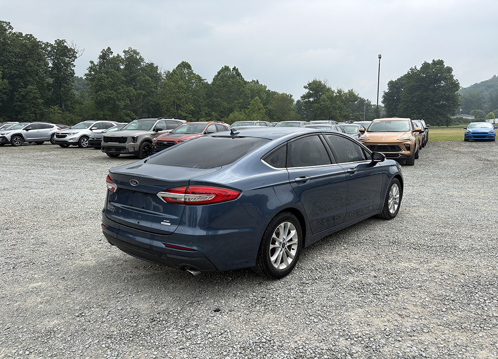 
								2019 Ford Fusion SE full									