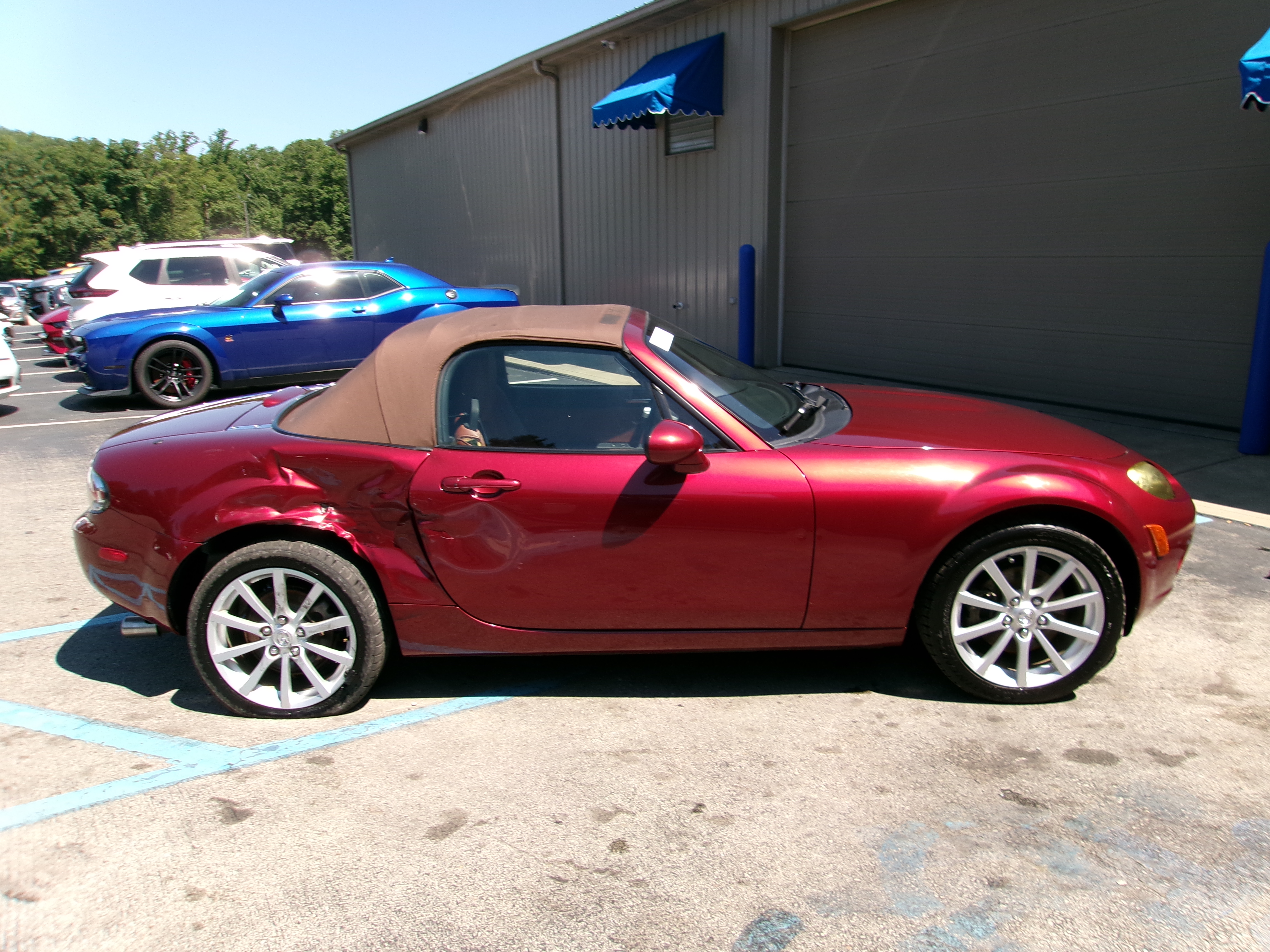 
								2006 Mazda MX-5 Miata full									