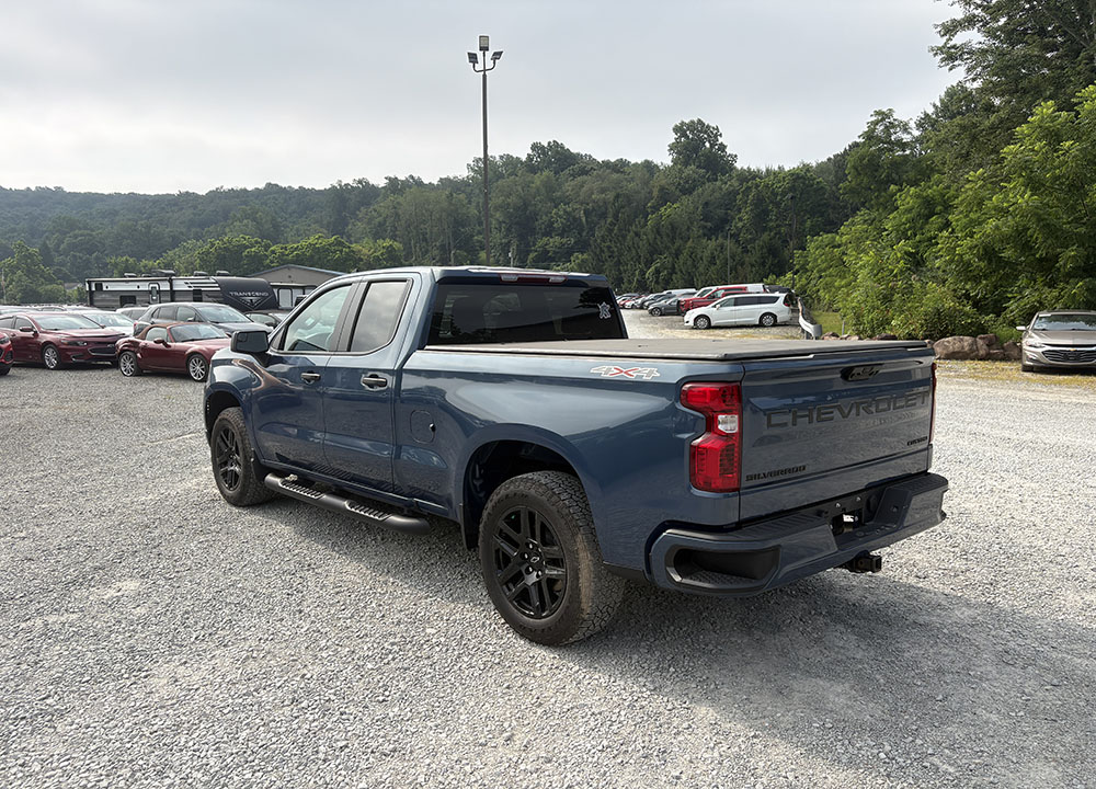 
								2024 Chevrolet Silverado 1500 Custom full									