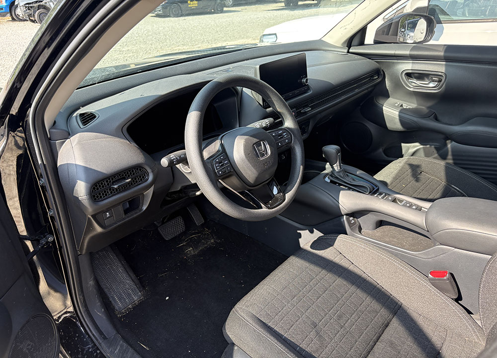 
								2025 Honda HR-V LX full									