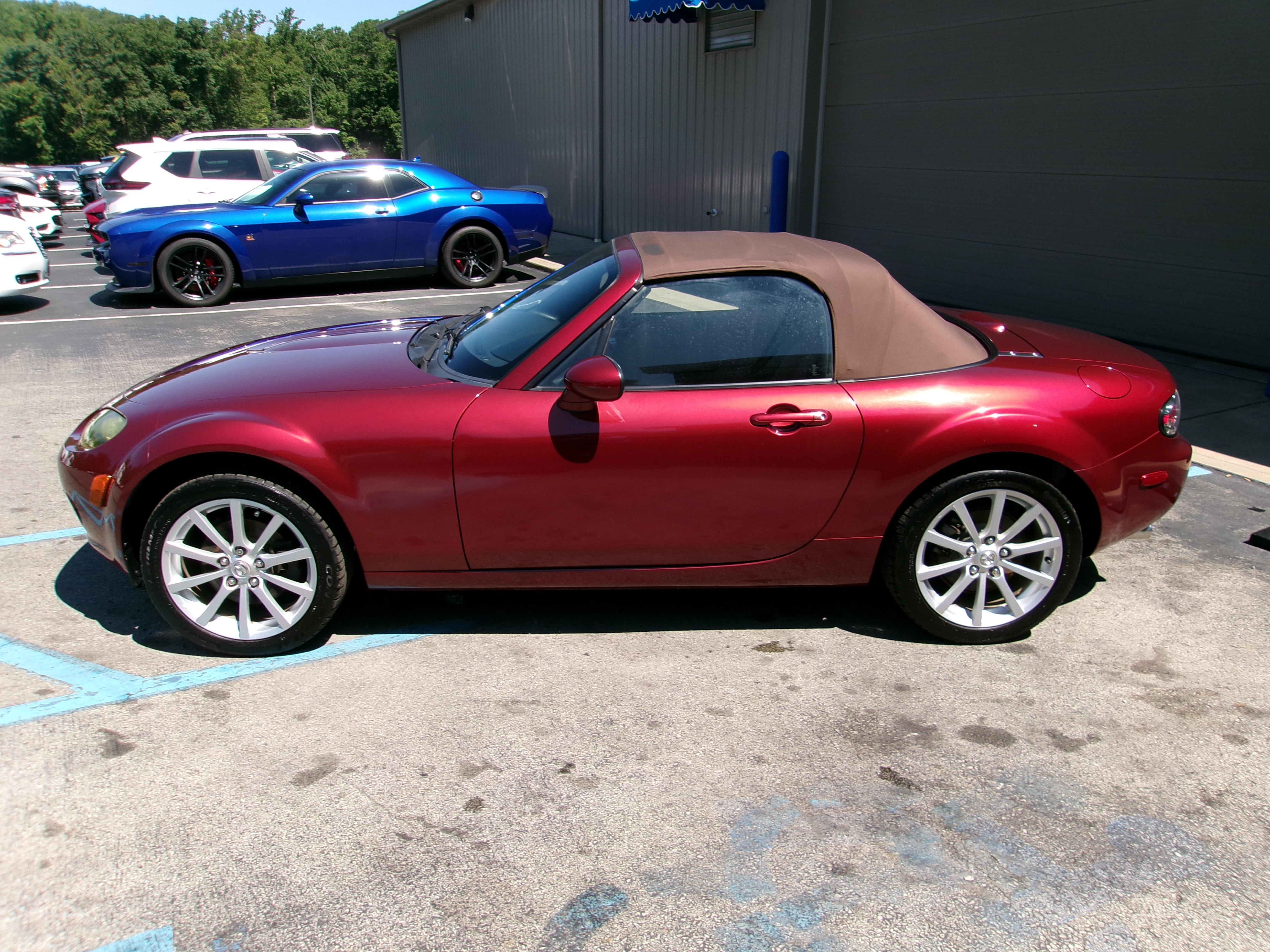 
								2006 Mazda MX-5 Miata full									