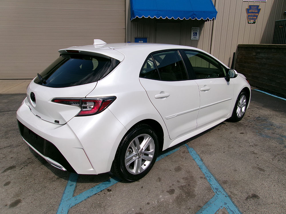 
								2021 Toyota Corolla Hatchback SE full									