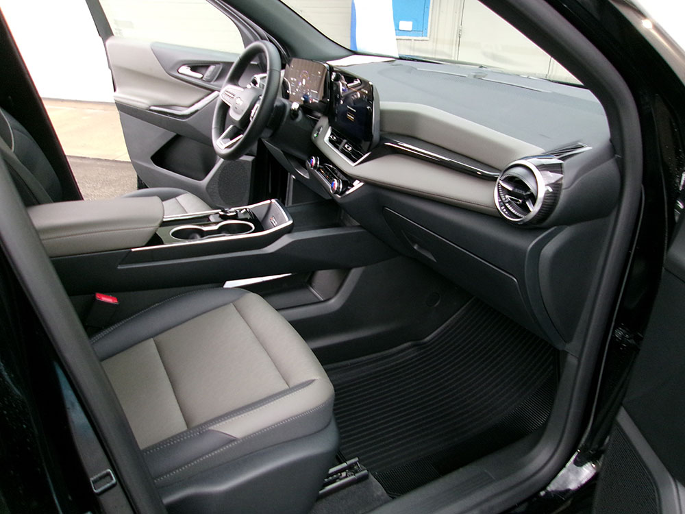 
								2026 Chevrolet Equinox LT full									