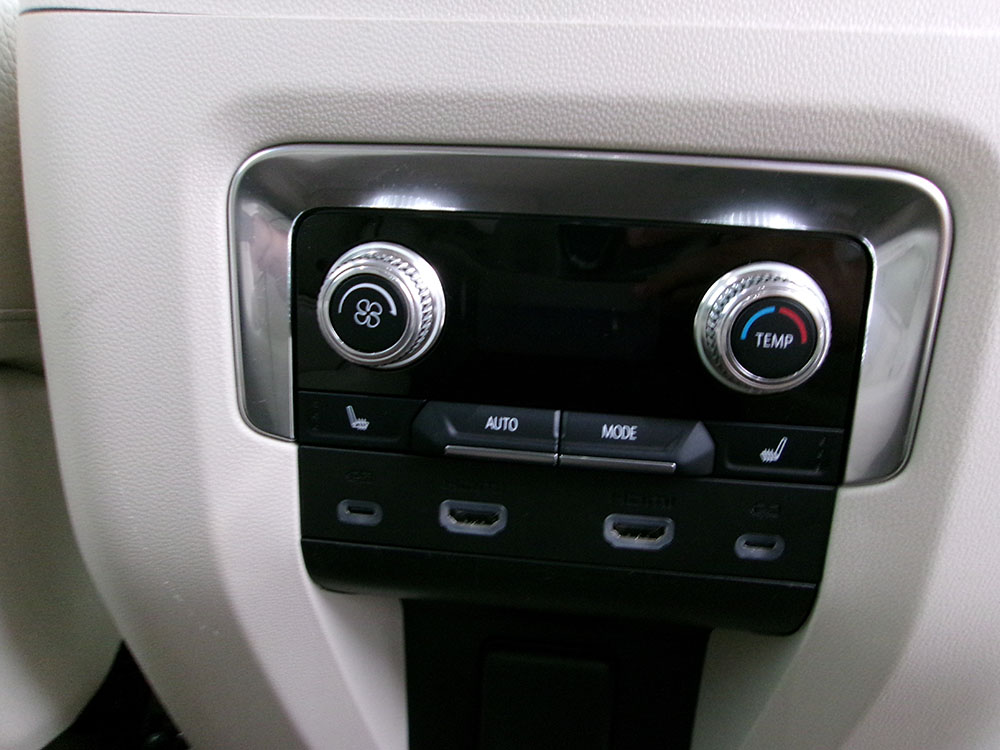 
								2024 GMC Yukon XL Denali full									
