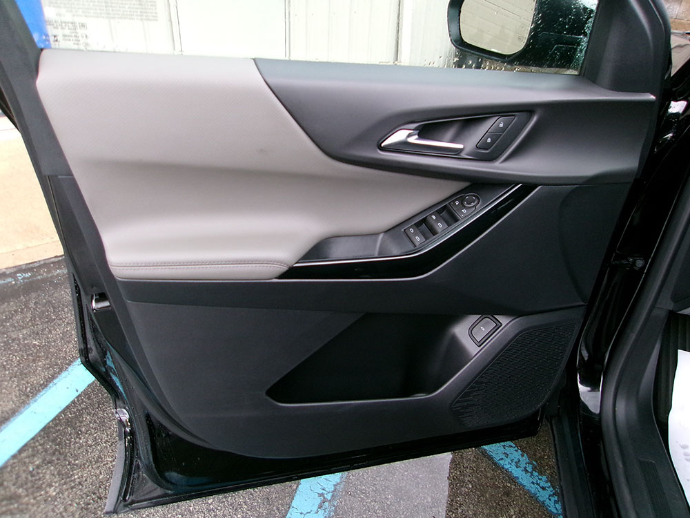 
								2026 Chevrolet Equinox LT full									