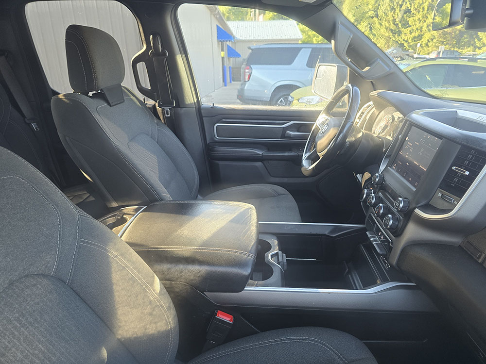 
								2022 RAM 1500 Big Horn Quad Cab full									