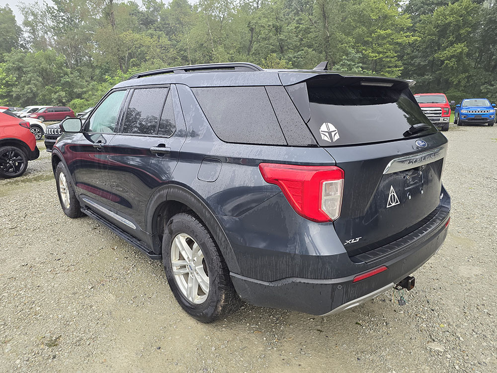 
								2022 Ford Explorer XLT full									