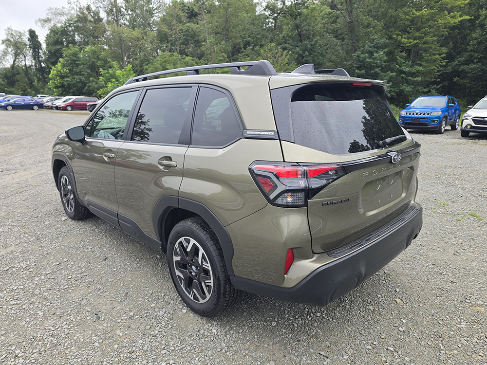 
								2026 Subaru Forester Premium full									