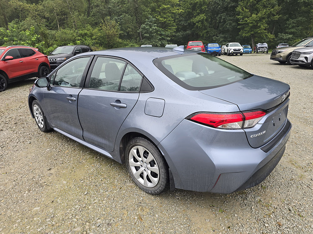 
								2023 Toyota Corolla LE full									
