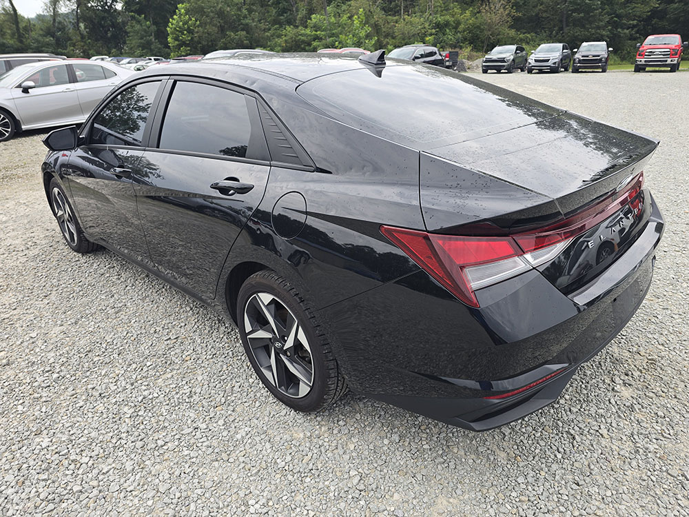 
								2023 Hyundai Elantra SEL full									