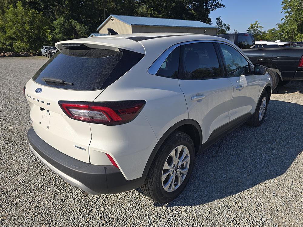 
								2023 Ford Escape ACTIV full									