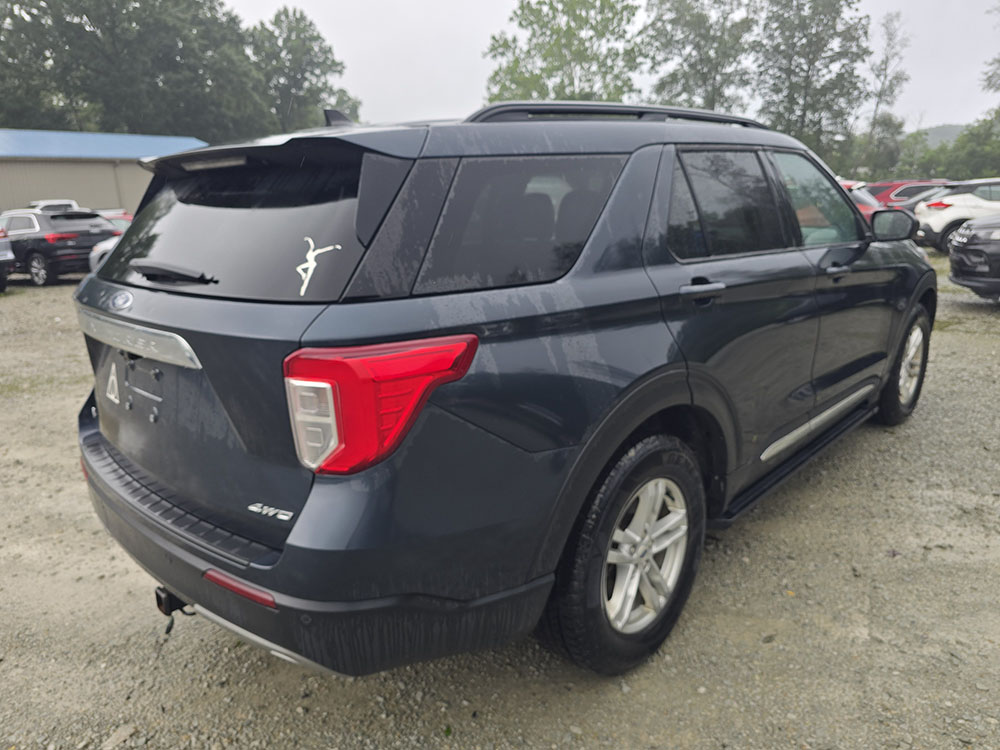 
								2022 Ford Explorer XLT full									