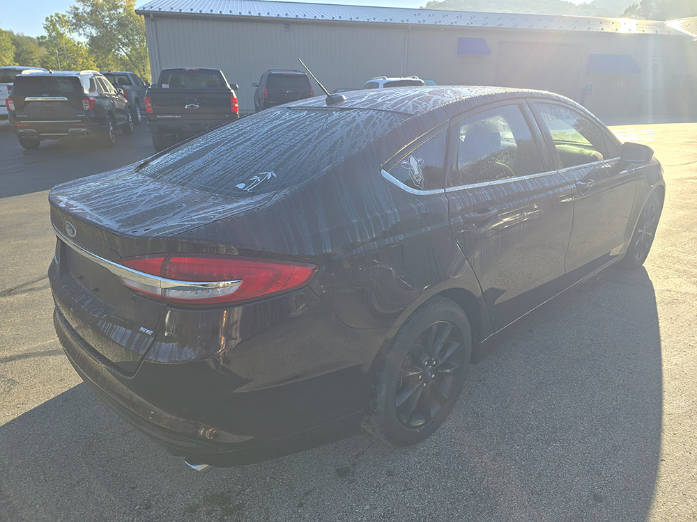 
								2017 Ford Fusion SE full									