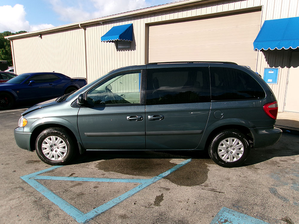 
								2006 Chrysler Town & Country full									