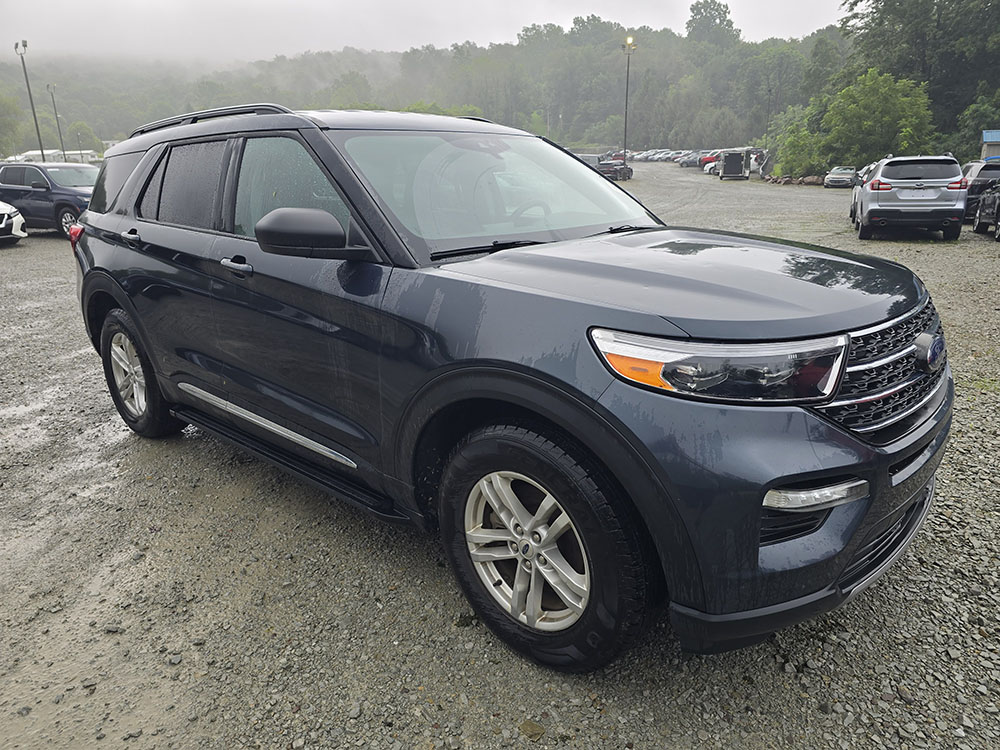 
								2022 Ford Explorer XLT full									