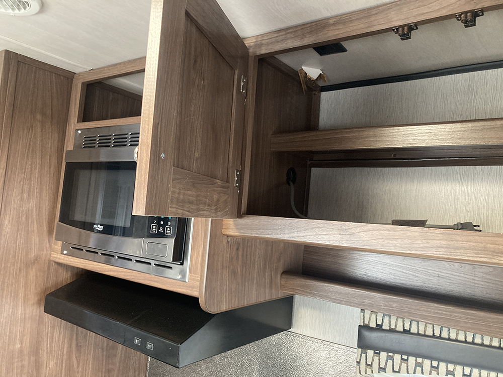 
								2018 Heartland Prowler 28RLS 33′ Sleeps 6 full									