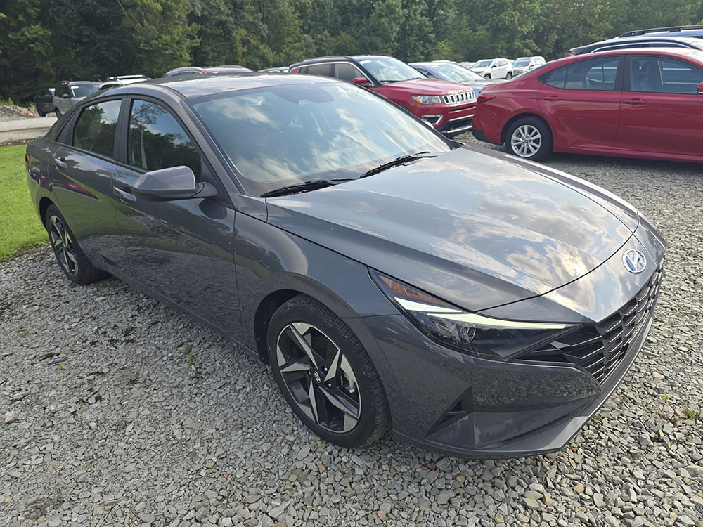 
								2023 Hyundai Elantra SEL full									