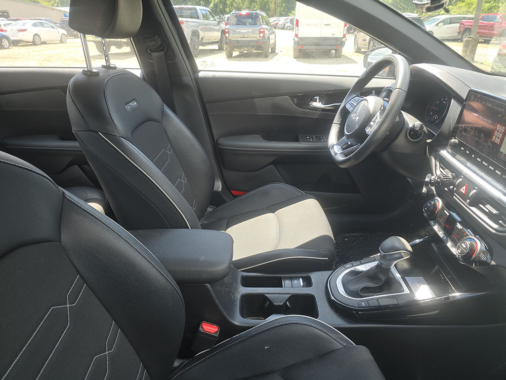 
								2024 Kia Forte GT-Line full									