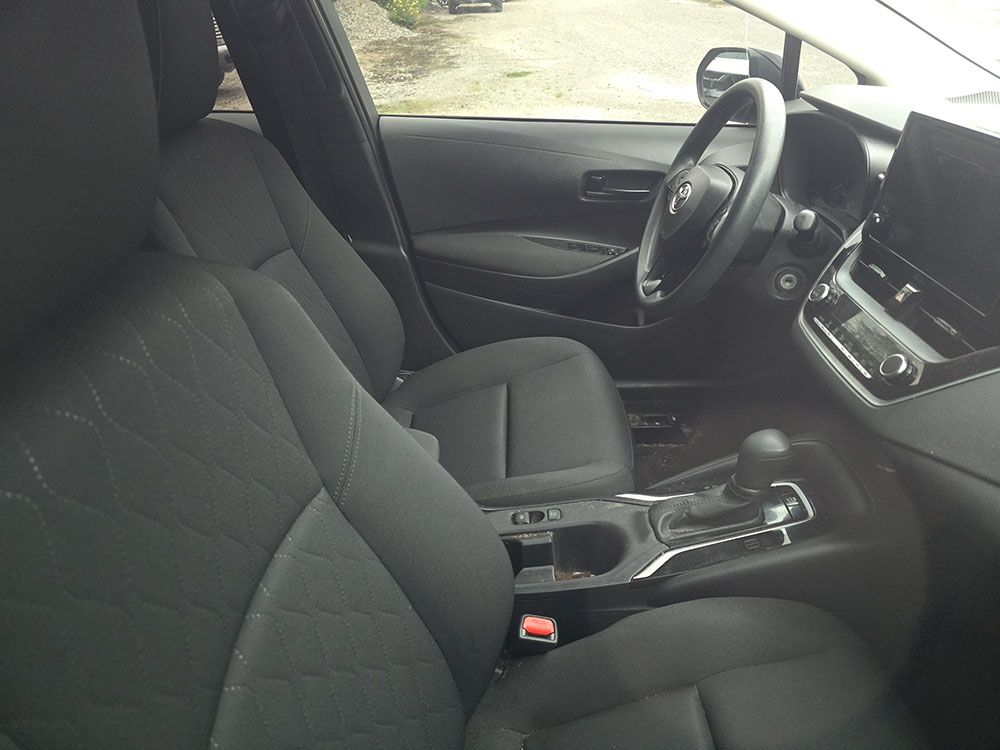 
								2023 Toyota Corolla LE full									