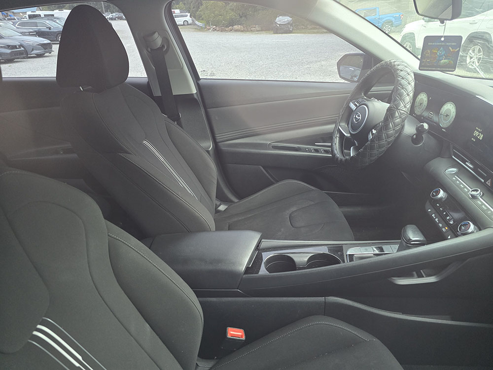 
								2023 Hyundai Elantra SEL full									