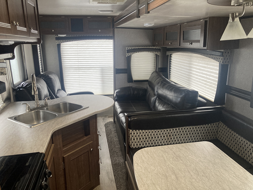 
								2018 Heartland Prowler 28RLS 33′ Sleeps 6 full									