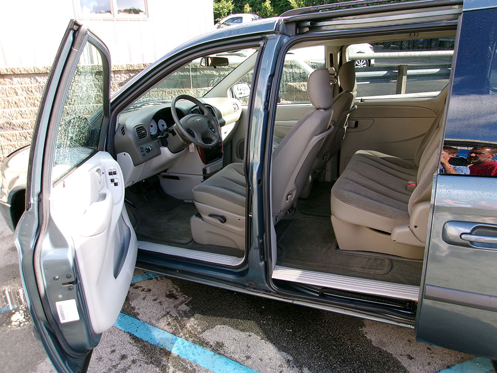 
								2006 Chrysler Town & Country full									
