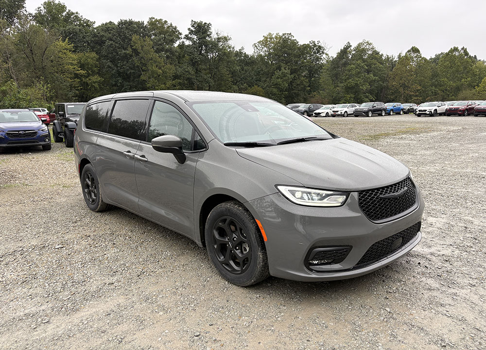 
								2023 Chrysler Pacifica Touring L Hybrid full									
