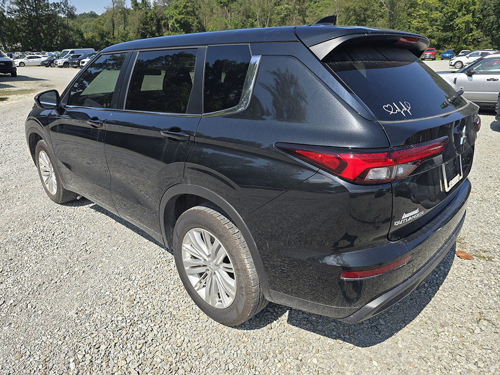 
								2024 Mitsubishi Outlander ES full									