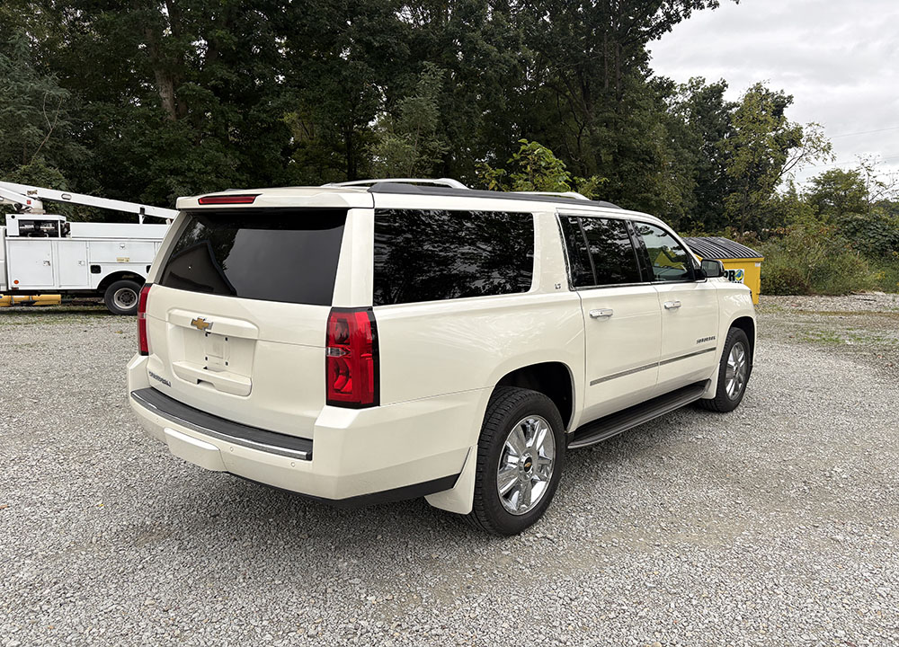 
								2015 Chevrolet Suburban LT full									