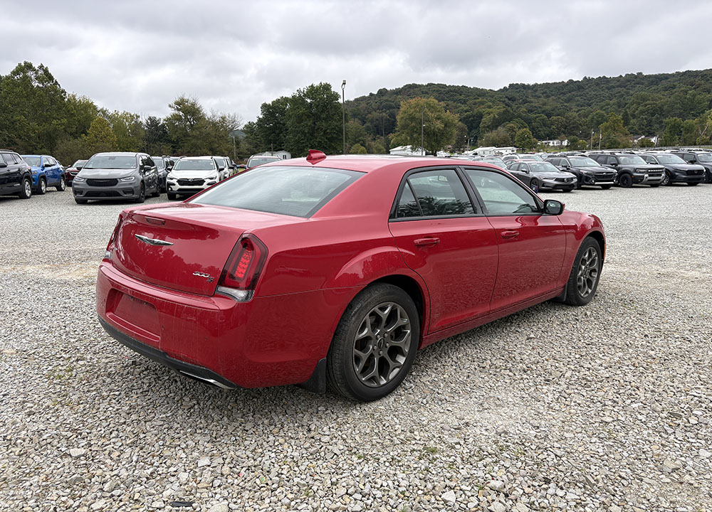 
								2017 Chrysler 300 S full									