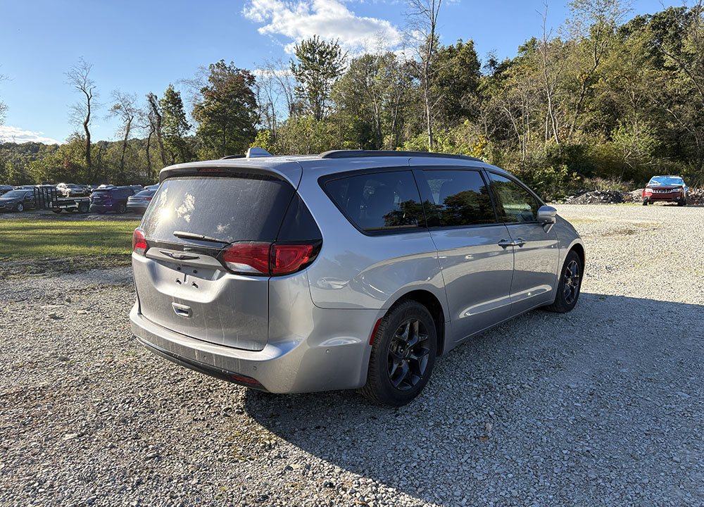 
								2019 Chrysler Pacifica Touring L Plus full									