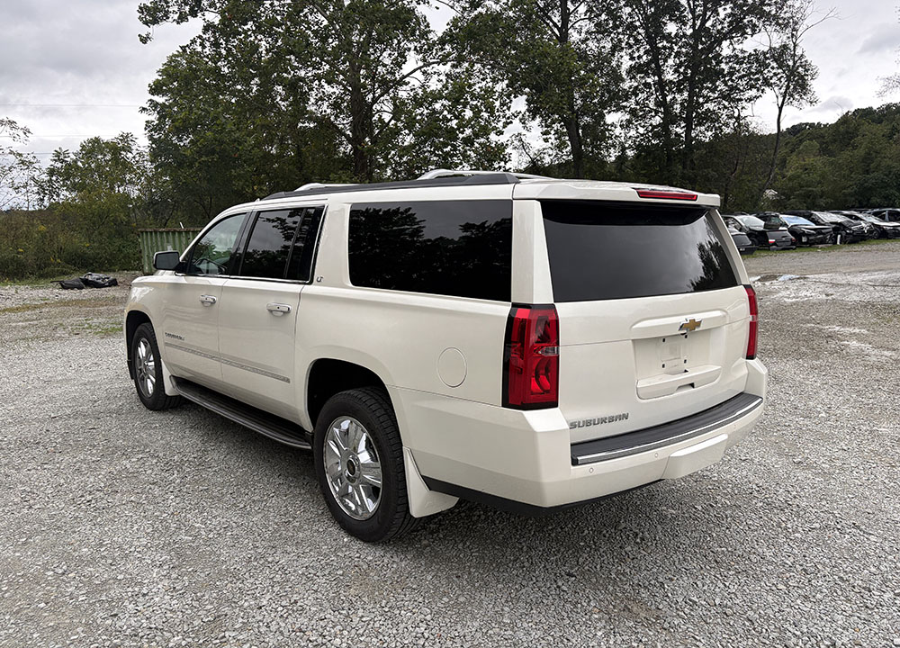 
								2015 Chevrolet Suburban LT full									