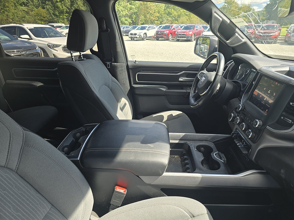 
								2023 Ram 1500 Big Horn Crew Cab full									
