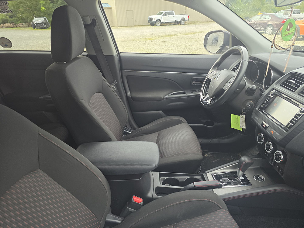 
								2018 Mitsubishi Outlander Sport LE full									