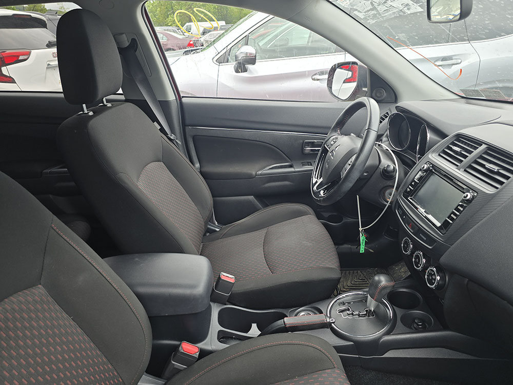 
								2017 Mitsubishi Outlander Sport LE full									