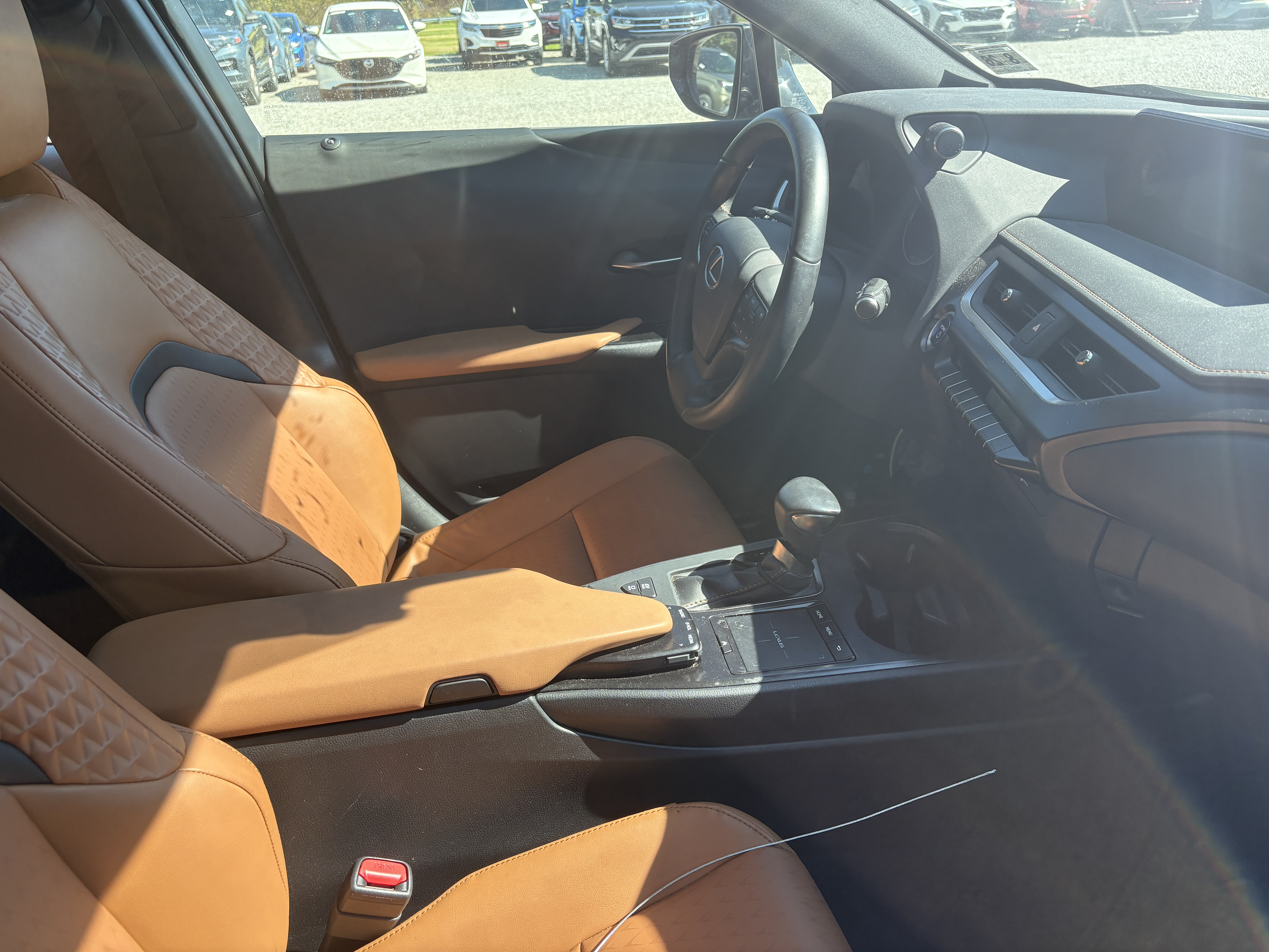 
								2021 Lexus UX 250H Hybrid full									