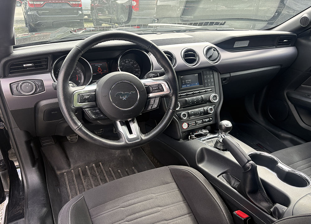 
								2017 Ford Mustang EcoBoost full									