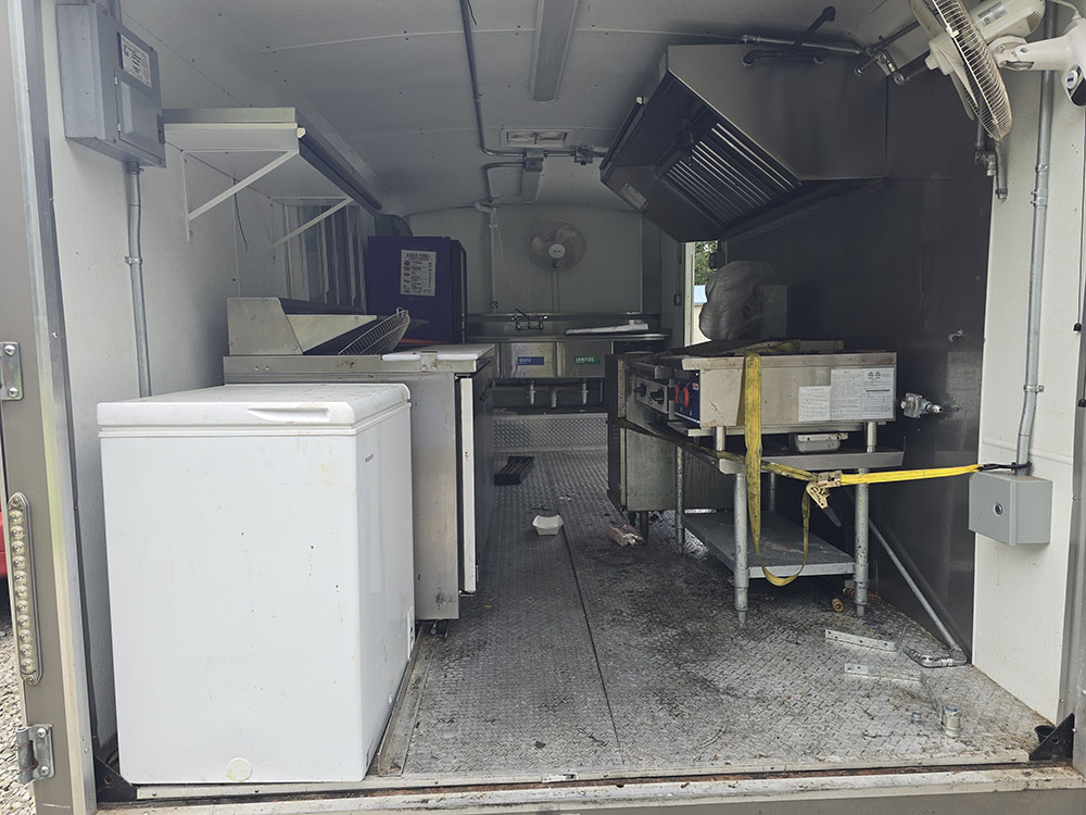 
								2019 United Trailers Inc Food Trailer U-816TA35 full									