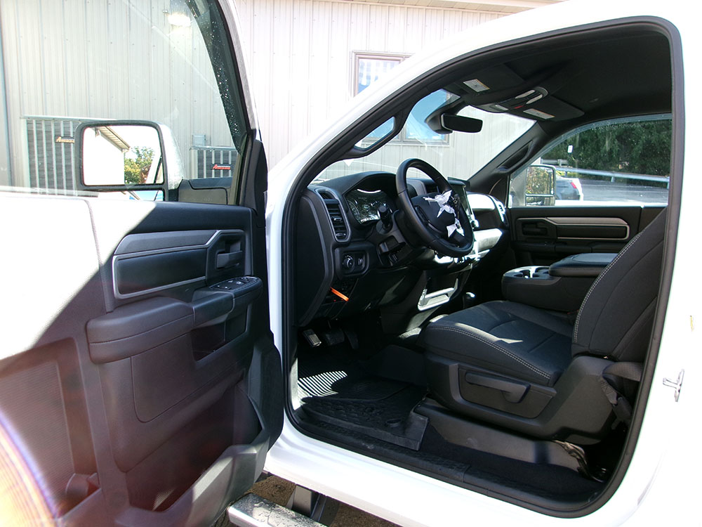 
								2024 RAM 2500 HD Tradesman Reg Cab full									