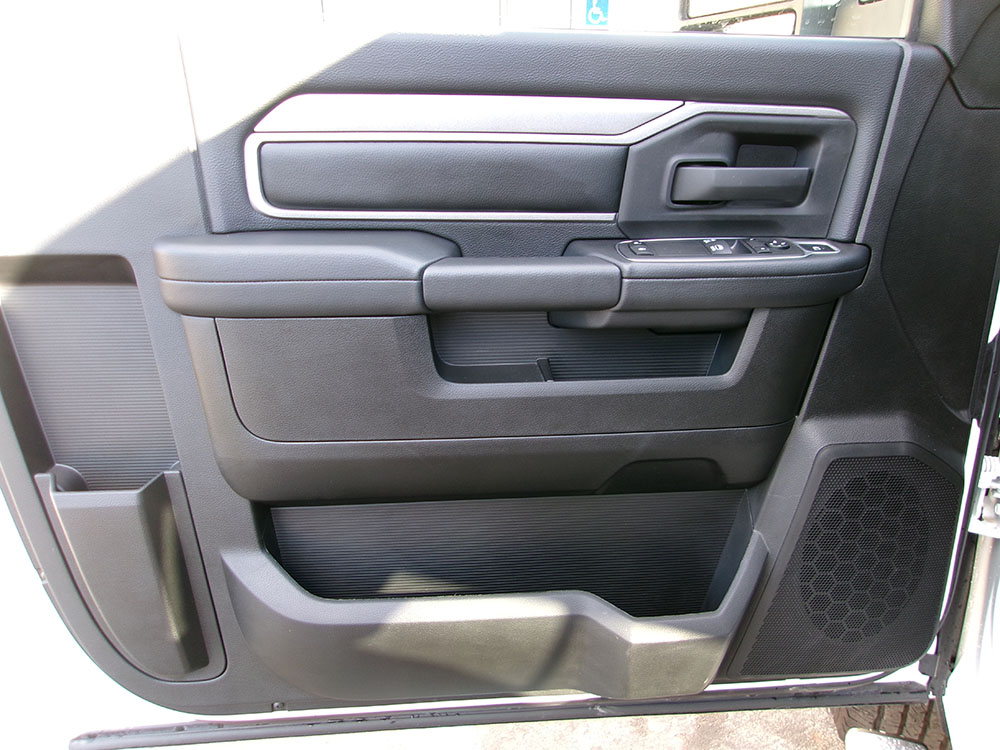 
								2024 RAM 2500 HD Tradesman Reg Cab full									
