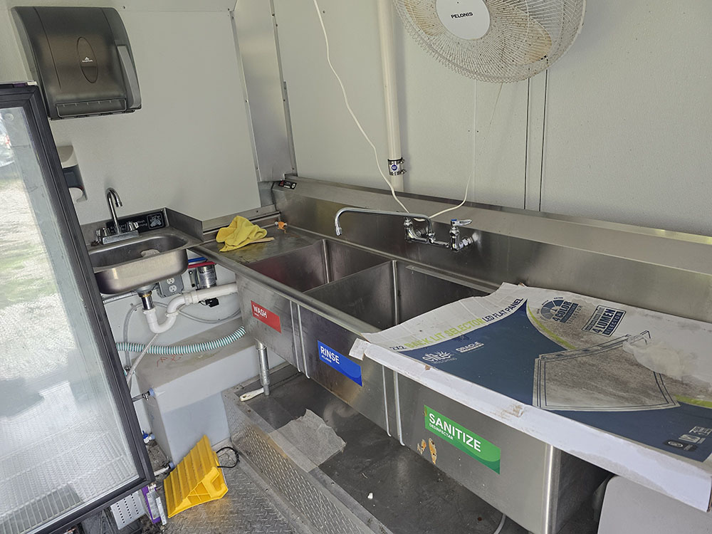 
								2019 United Trailers Inc Food Trailer U-816TA35 full									