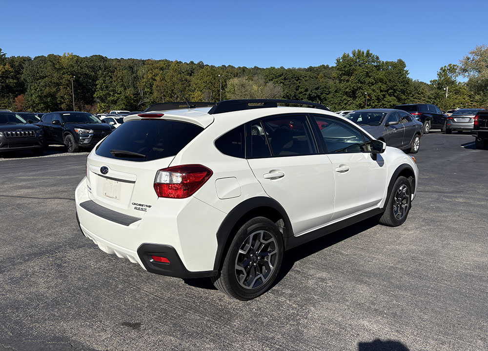 
								2017 Subaru Crosstrek Premium full									