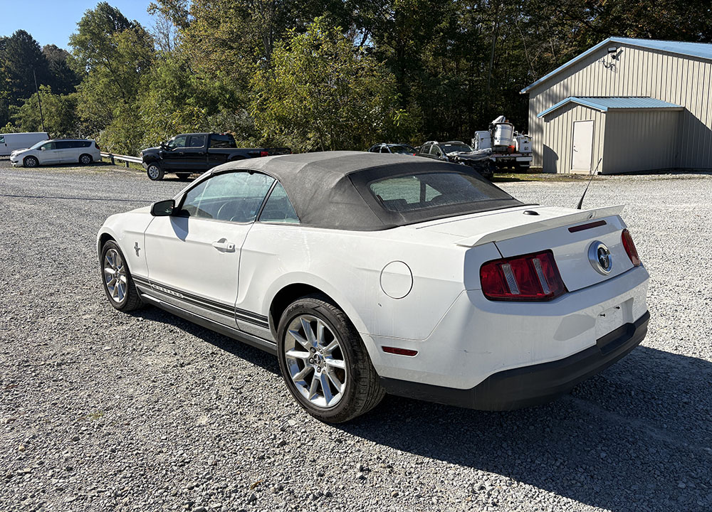 
								2010 Ford Mustang Premium full									